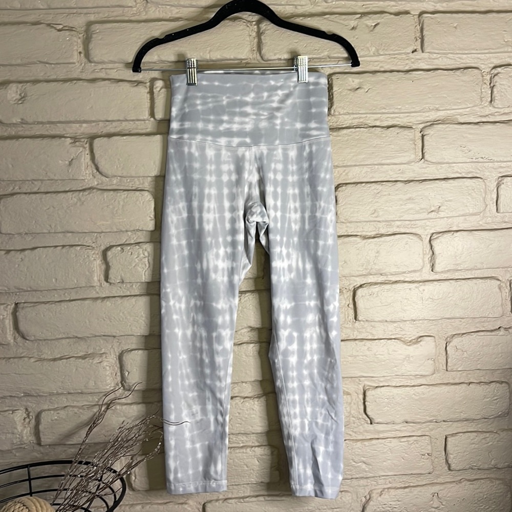DYI Leggings EUC Size S So Comfortable!